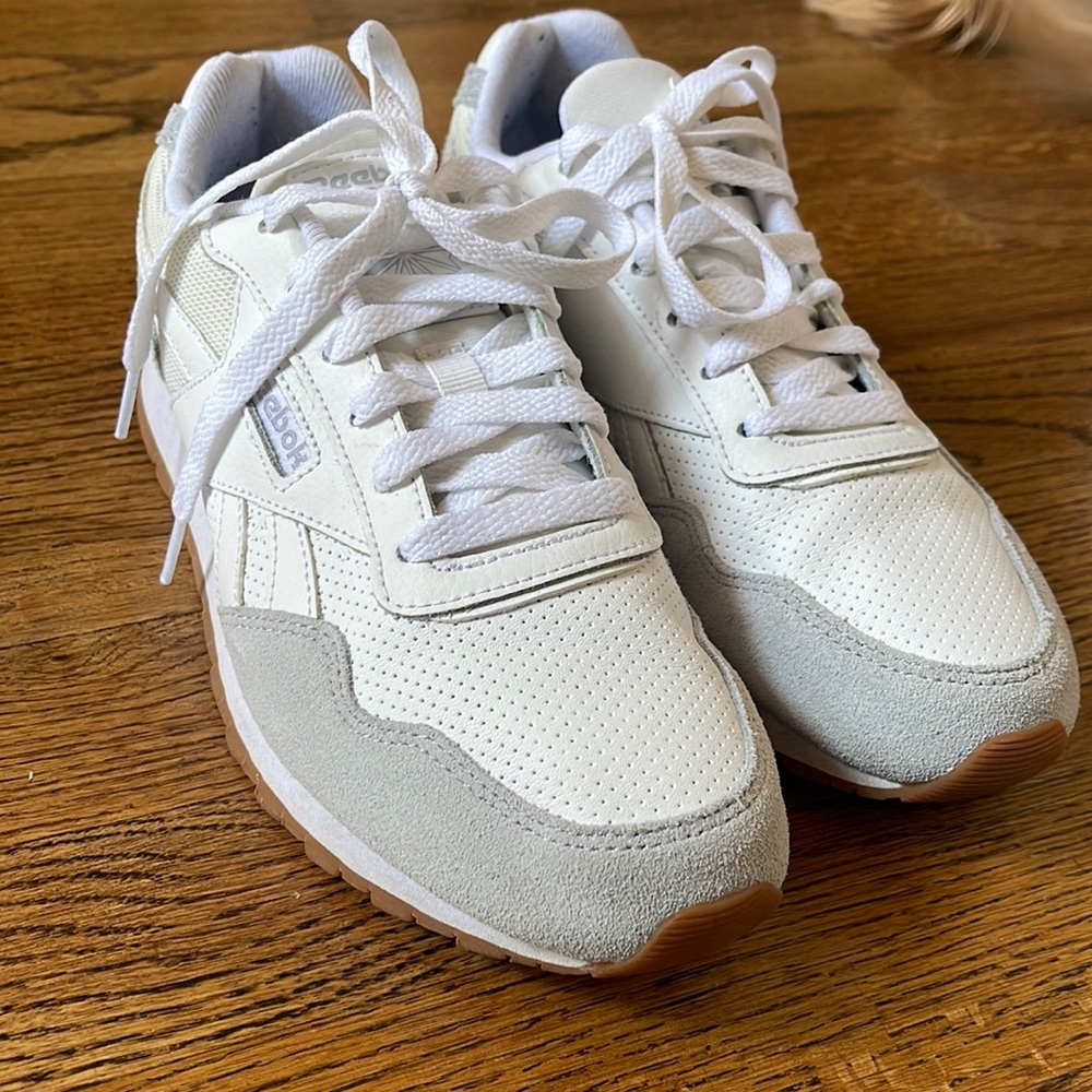 Like new Reebok classic white sneakers